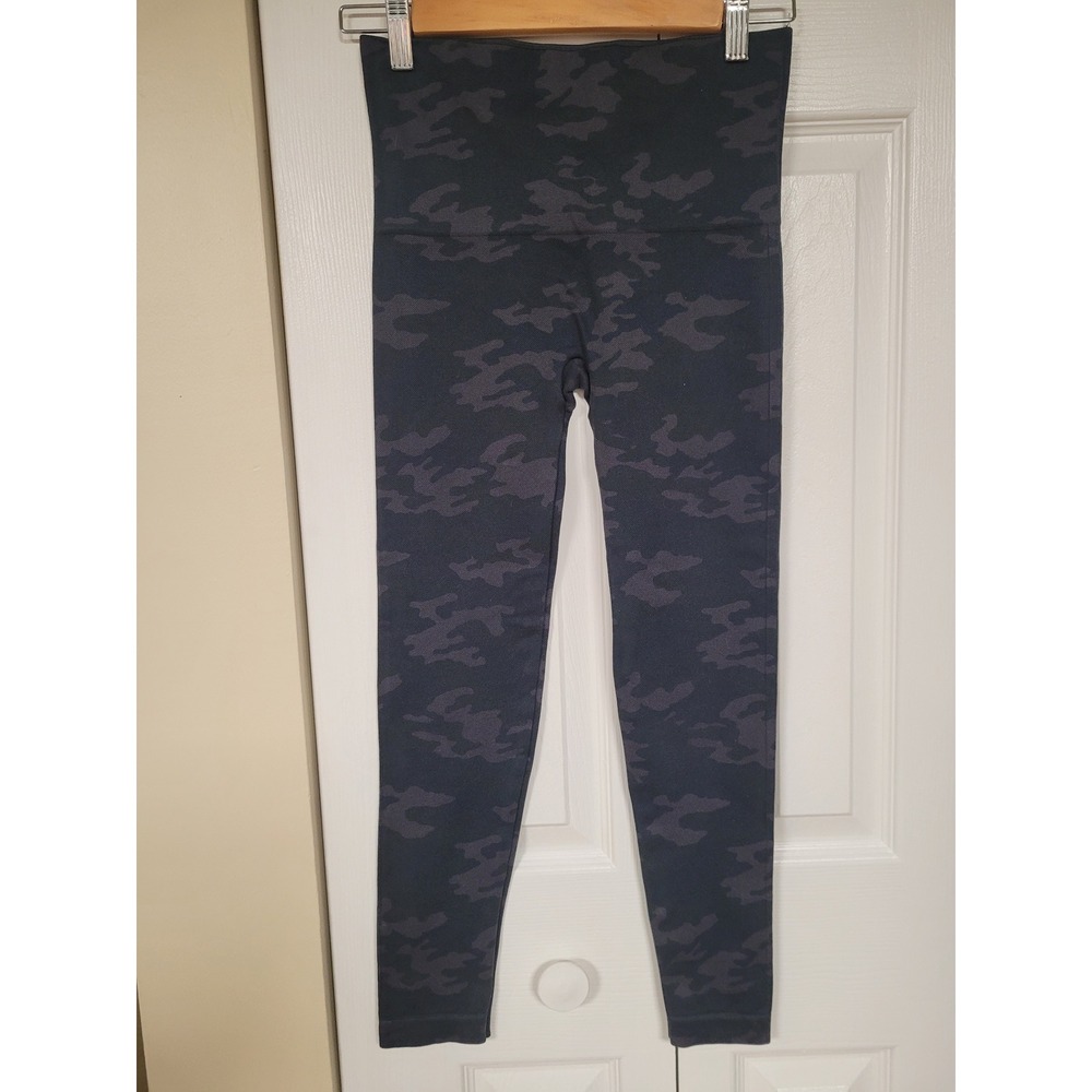 Spanx Look at Me Now Seamless Cropped Leggings Black Camouflage Womens Size M